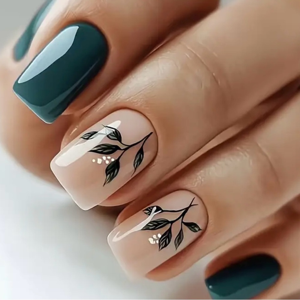 Green Leafy Accent Press-On Nails – 24pc Reusable Set